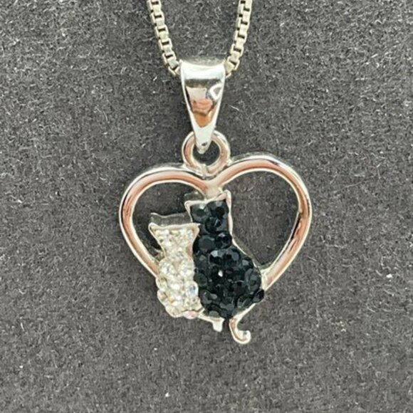 Cat Heart Pendant on a 16" Silver Chain. Stamped 925 - Picture 1 of 6